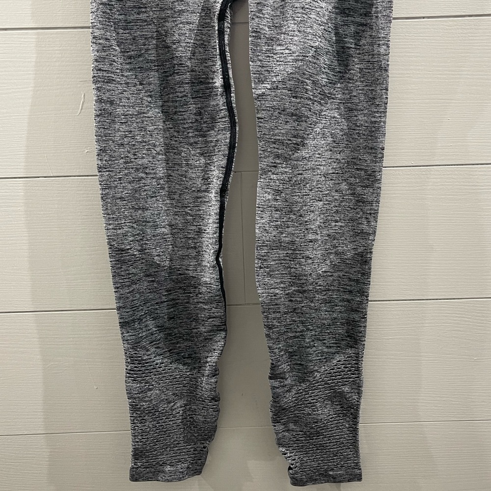 Victoria’s Secret Pink | Gray & Black Seamless Leggings Size Small - Picture 3 of 9